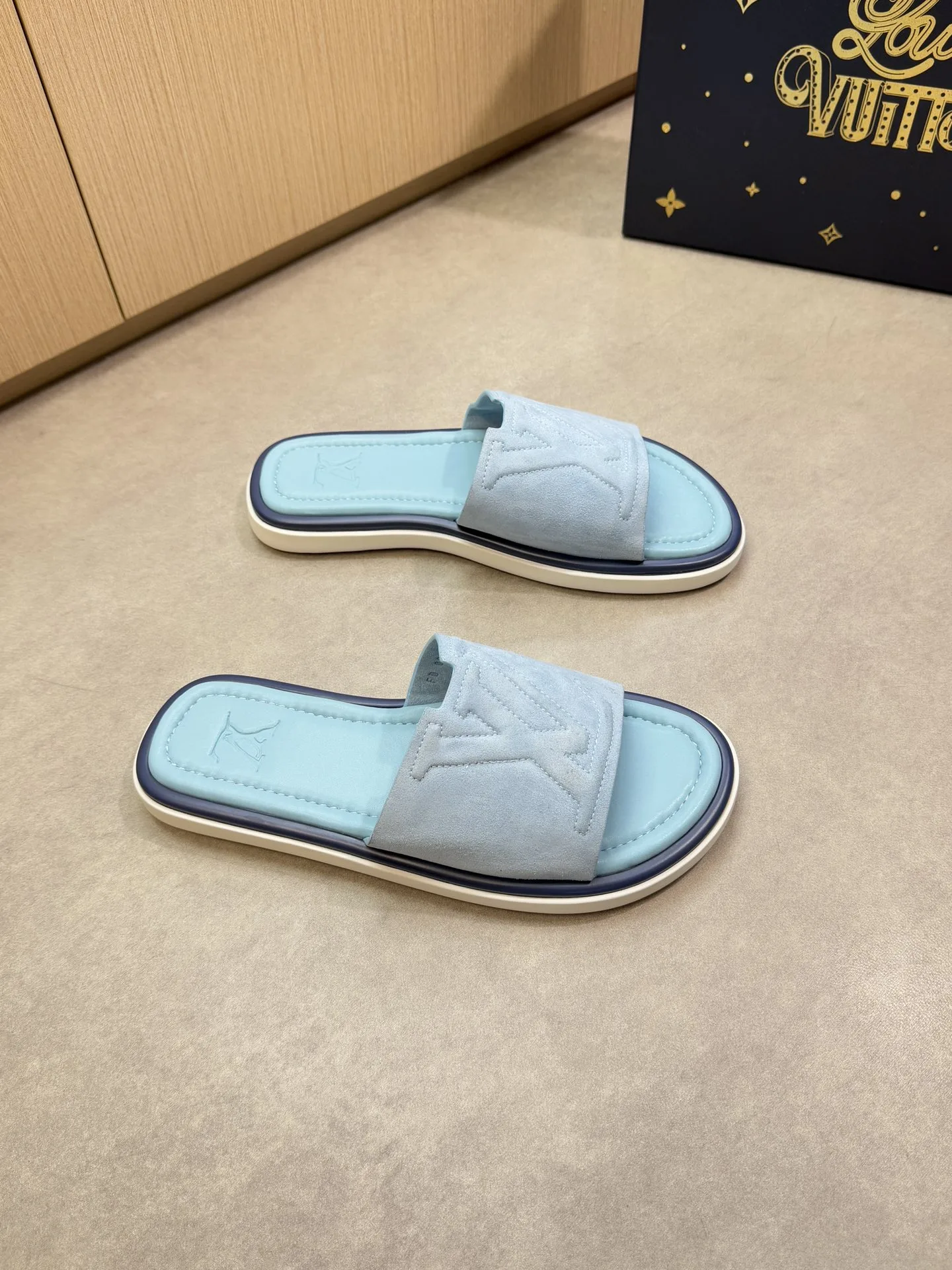 Louis Vuitton Slippers